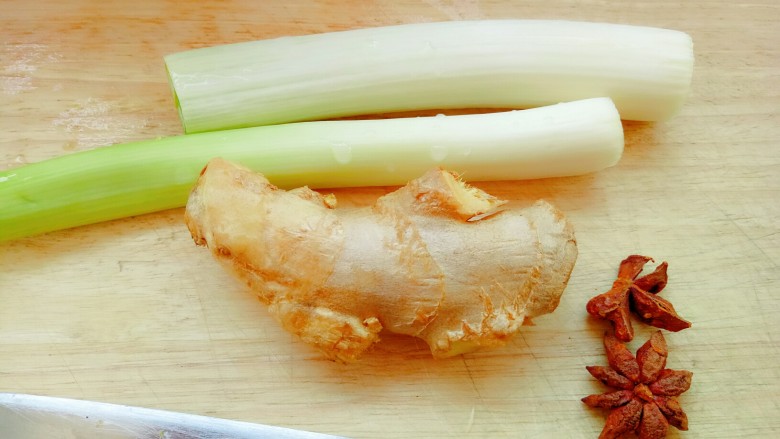 红烧鸡腿,葱姜<a style='color:red;display:inline-block;' href='/shicai/ 695'>八角</a>