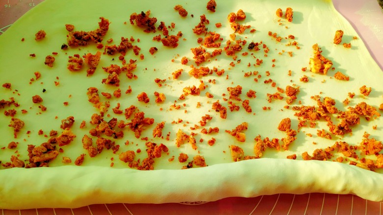 油梭子饼,从一端卷起