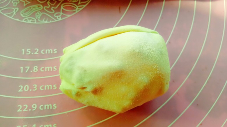 油梭子饼,两端收口