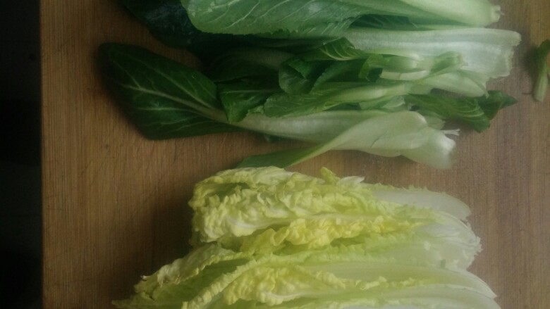 水煮肉片,<a style='color:red;display:inline-block;' href='/shicai/ 3517'>青菜</a>、<a style='color:red;display:inline-block;' href='/shicai/ 140'>娃娃菜</a>洗净备用