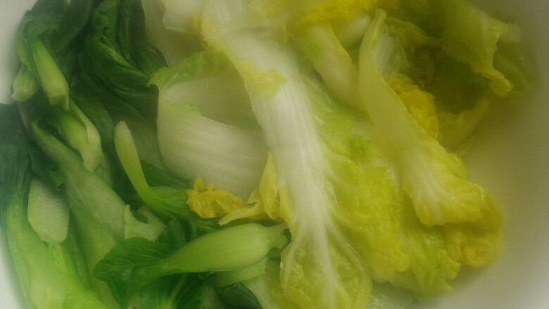 水煮肉片,盛出放入汤碗备用。