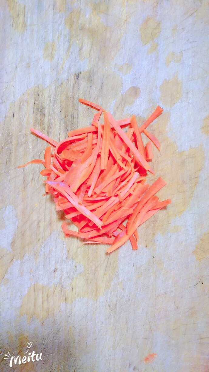 三彩蕨根粉,切丝