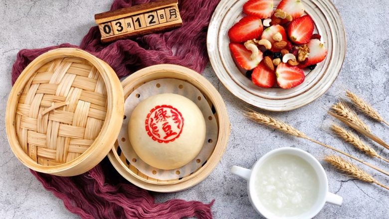 大绿豆包,今天的早餐~