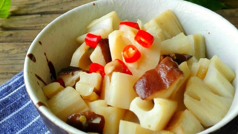 酸辣香菇藕丁,成品