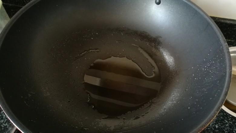 #春天最长个的菜#青椒炒蛋,锅里第二次下油