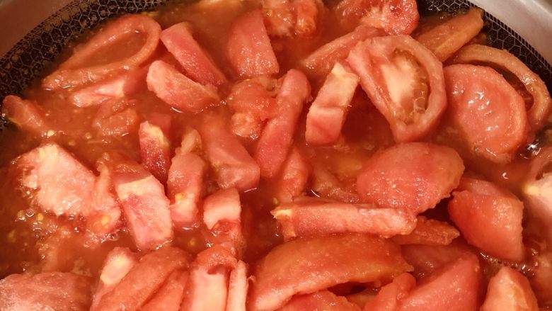 番茄排骨汤,<a style='color:red;display:inline-block;' href='/shicai/ 59'>番茄</a>翻炒