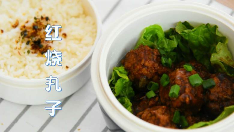 教你做大厨级的红烧丸子,吃一次就上瘾。,出锅,丸子上面可以撒一点葱花点缀。