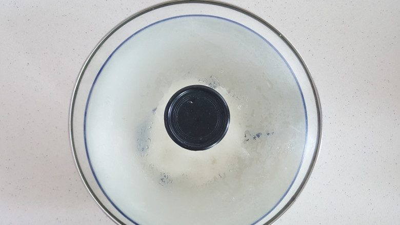 ~私房葱油饼☺,盖上盖子,醒半小时。