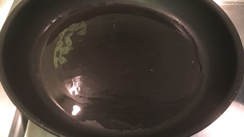 洋葱炒猪肝,油多一点,烧温