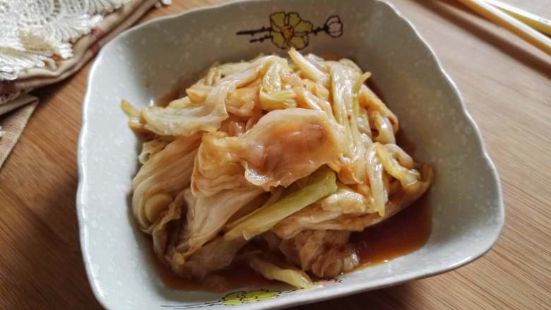 爽口的蒜泥蚝汁白菜,鲜咸、美味的蒜泥蚝汁白菜上桌啦,就着白米饭,能吃两碗哦。