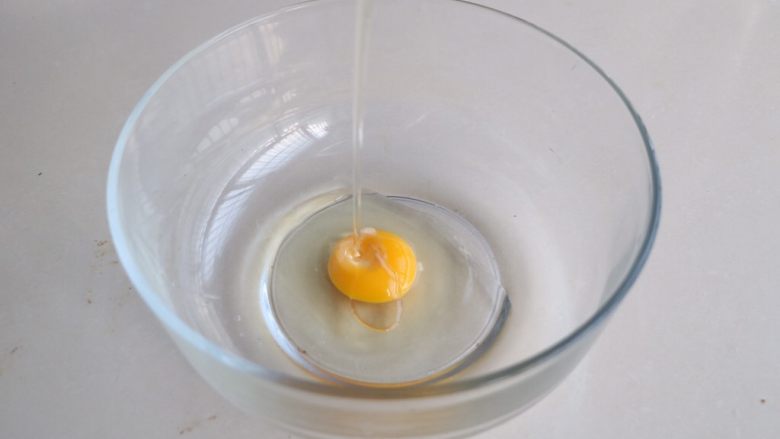 蔓越莓饼干,倒入色拉油;