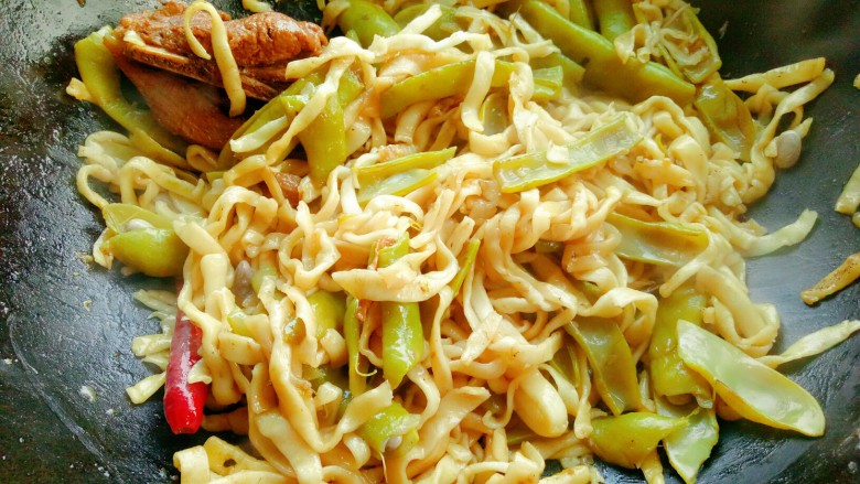 豆角焖面,焖好后拌匀