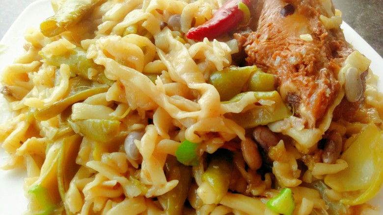 豆角焖面,搅拌均匀开吃喽😘