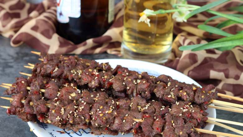 孜然牛肉串,某人说牛肉串搭配啤酒,日子太美好