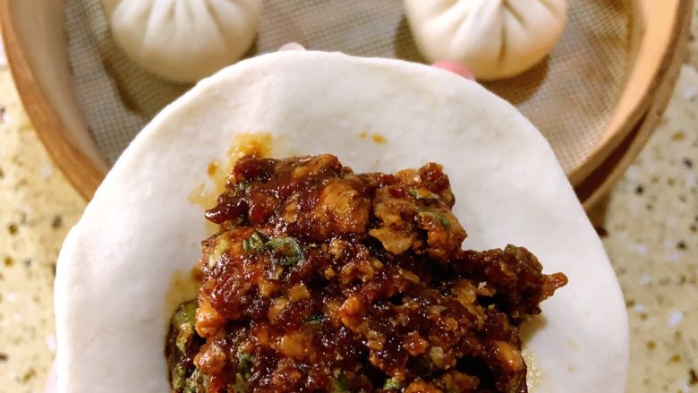 酱肉大包,最后一笼收口的
自己包的包子皮薄馅大~~