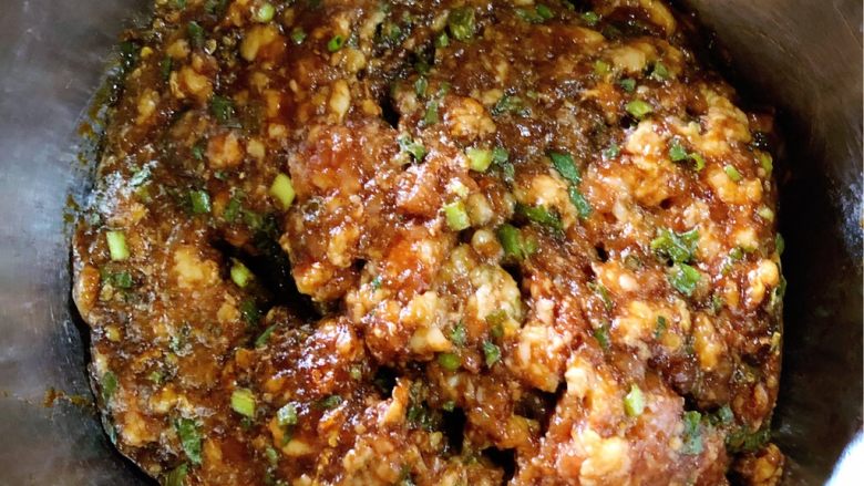 酱肉大包,拌好的肉馅入冰箱冷藏保存备用
(我提前了半天拌肉馅 更入味)