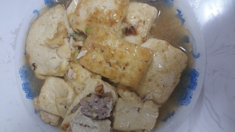秘制油炸豆腐 ,出锅,可以吃了。2333
女士们怕胖的话,可以把这道菜放到中午吃。这样晚上就不用吃高热食品了。
