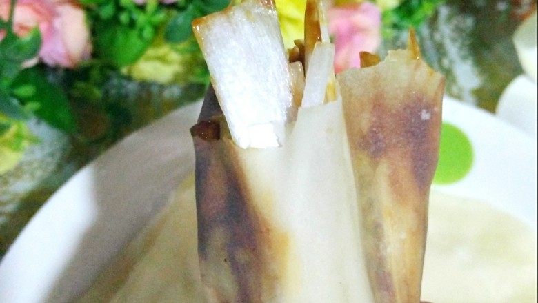 京酱肉丝,忍不住咬一口尝尝味,嗯,好好吃