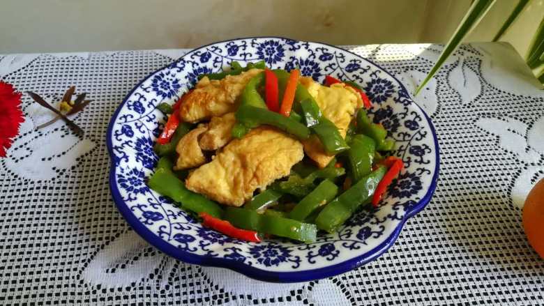 #春天最长个的菜#青椒炒蛋,成品图。
黄绿相间,还有红色点缀的,香喷喷,特别长高的菜,就出锅了。