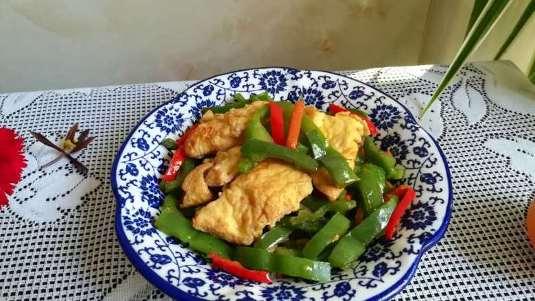 #春天最长个的菜#青椒炒蛋,真的很好吃,而且也很家常,关键是它真的能成个儿呢,有科学依据的。