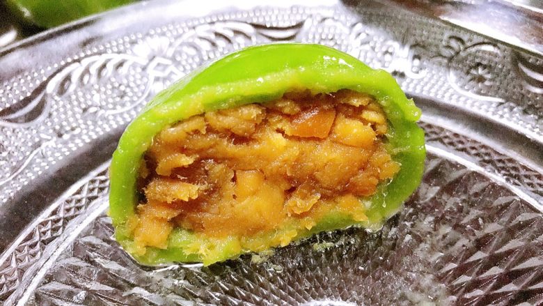#咸蛋黄肉松青团#,有没有被吸引到,动手制作吧,还是很简单哒
