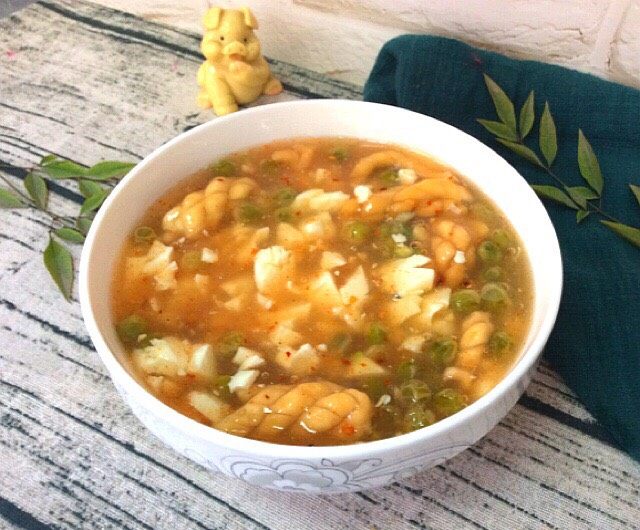酸辣麻花豆花汤,装汤碗中,闻闻好香