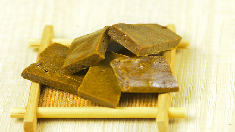 金银花薄荷润喉糖,嗓子不舒服的可以试试,效果不错。