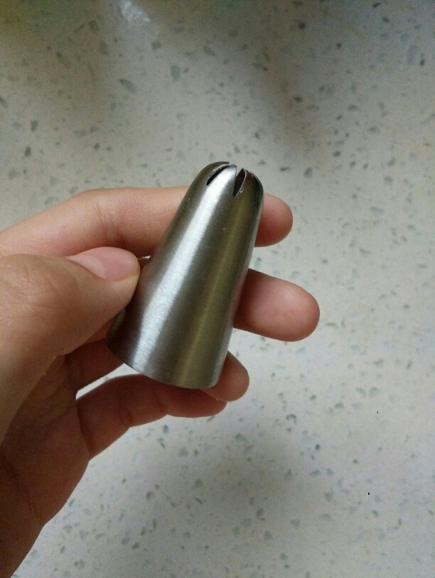 蛋白糖,侧面,你可以换成喜欢的各种花嘴