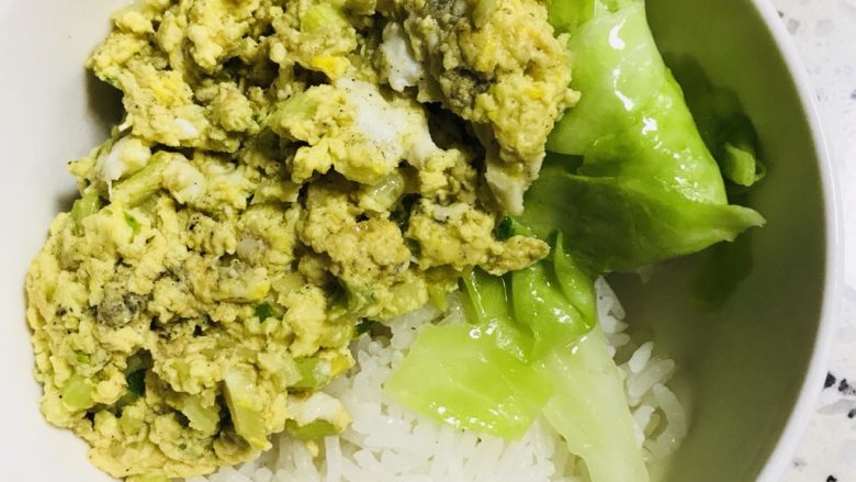 清炒包菜,来一碗米饭🍚再加一碗?哈哈哈哈哈哈😂