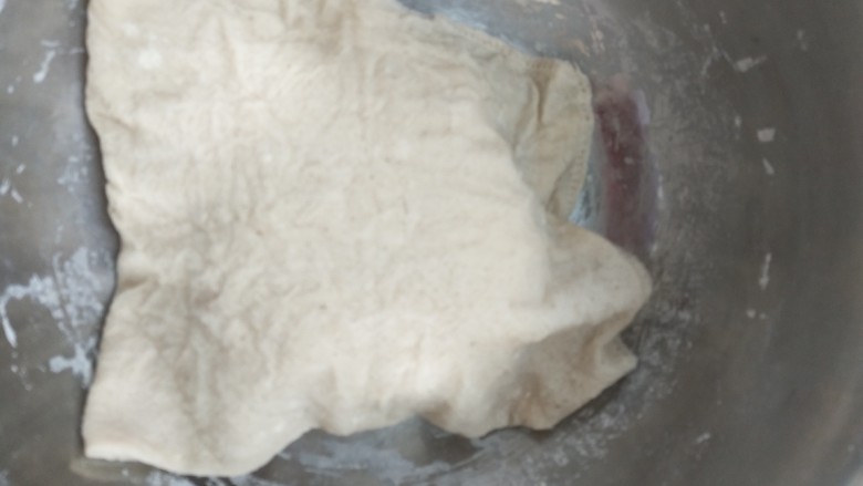 西红柿豆角焖面,盖上湿抹布让它醒一会，开始准备各种菜