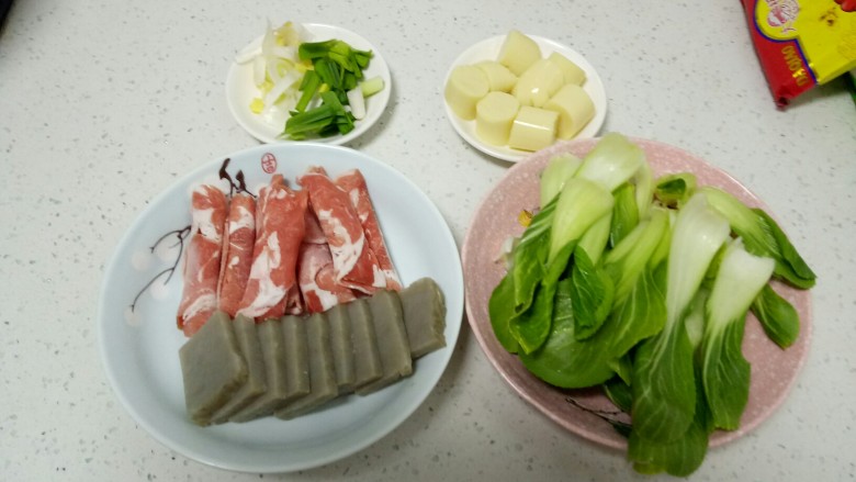 麻辣锅,上述材料准备好。