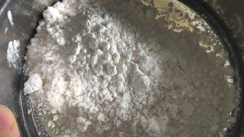 毛巾卷,加入班戟粉,过筛