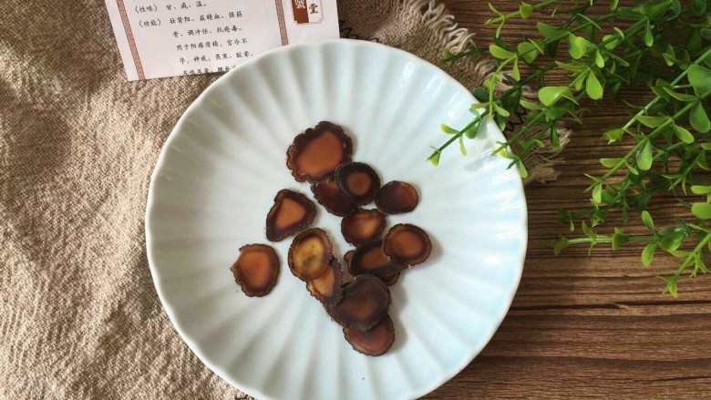 补品#高丽参炖鹿茸,<a style='color:red;display:inline-block;' href='/shicai/ 10640'>鹿茸</a>功效挺多的,不懂的可以百度一下
