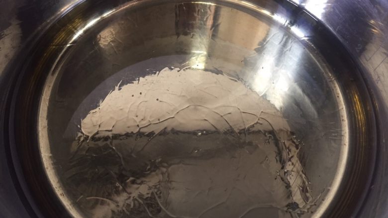 10分钟快手早餐系列篇(七),锅里放入适量的油