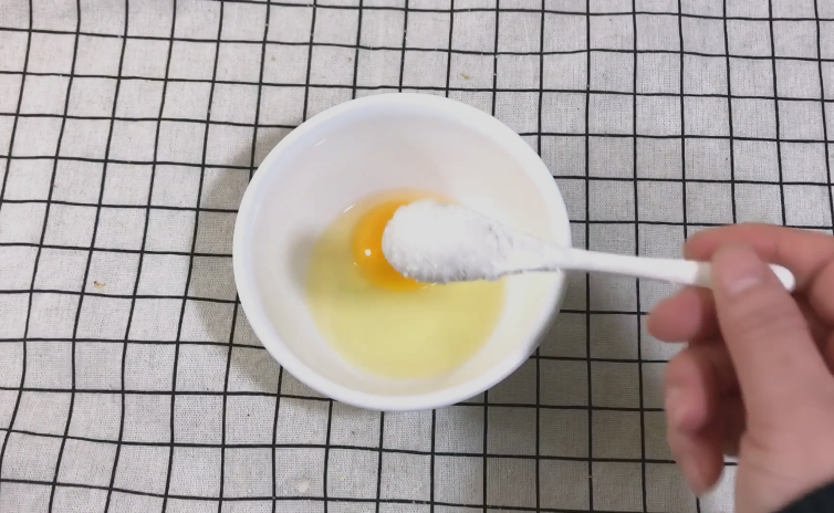 橙子蒸蛋,<a style='color:red;display:inline-block;' href='/shicai/ 9'>鸡蛋</a>一个 加1勺<a style='color:red;display:inline-block;' href='/shicai/ 10588'>糖</a>