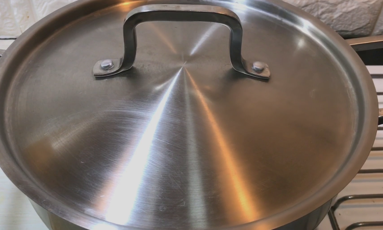 橙子蒸蛋,盖上 蒸8分钟即可