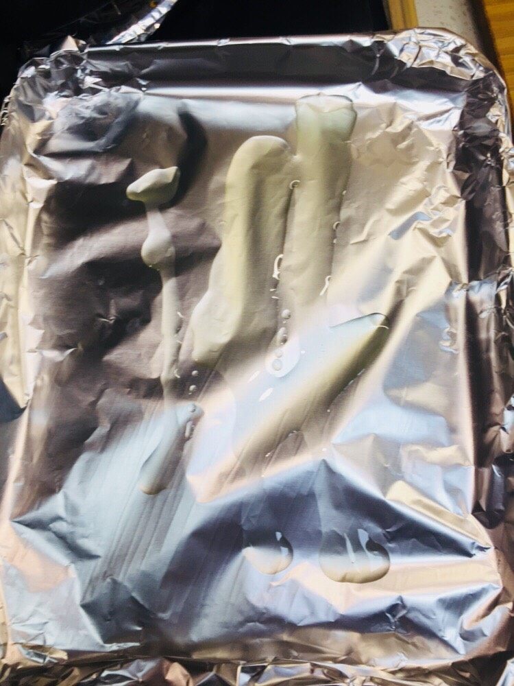 烤鸡翅,烤盘铺锡箔纸刷少量<a style='color:red;display:inline-block;' href='/shicai/ 851'>橄榄油</a>