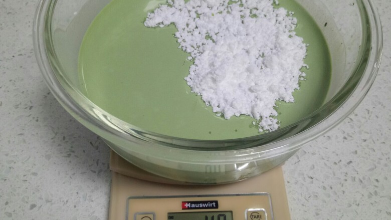 抹茶布丁,加入40g糖粉,然后搅拌均匀~