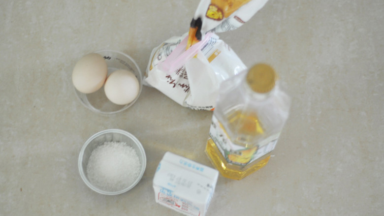 蒙布朗蛋糕卷,准备好食材,(有一个<a style='color:red;display:inline-block;' href='/shicai/ 9'>鸡蛋</a>忘记出镜了)