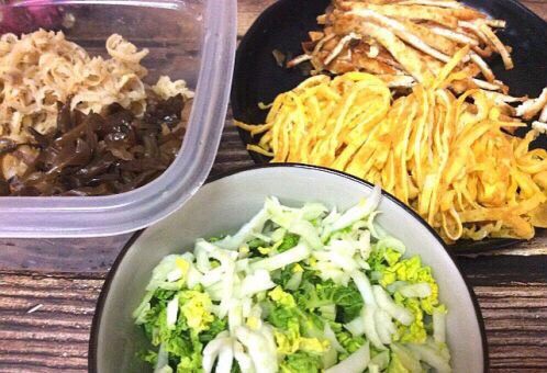 蛋丝酸辣汤,蛋饼,煎豆腐,木耳,黄心菜全部切丝