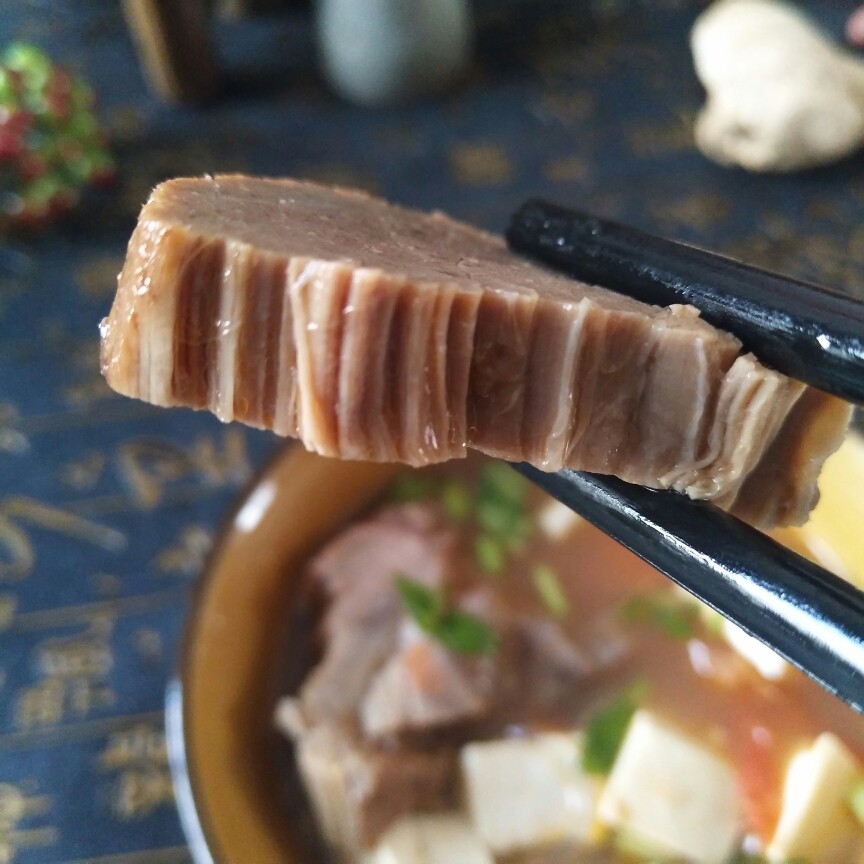 超满足、超大块的牛肉粉丝汤――满满的一碗，温暖你的胃！