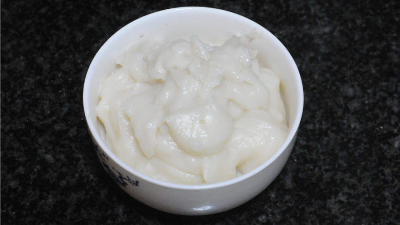 黑芝麻千层小面包粒,放凉备用,(冷却一晚上使用效果更好)