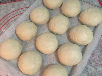 胡椒饼,全部完成后,请先预热烤箱到200度。