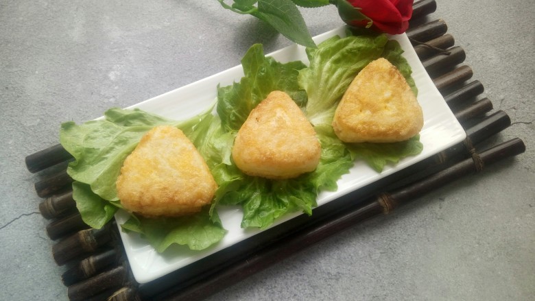 煎金枪鱼饭团