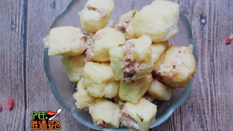 豆腐泡塞肉,肉适量就好,太多不好吃