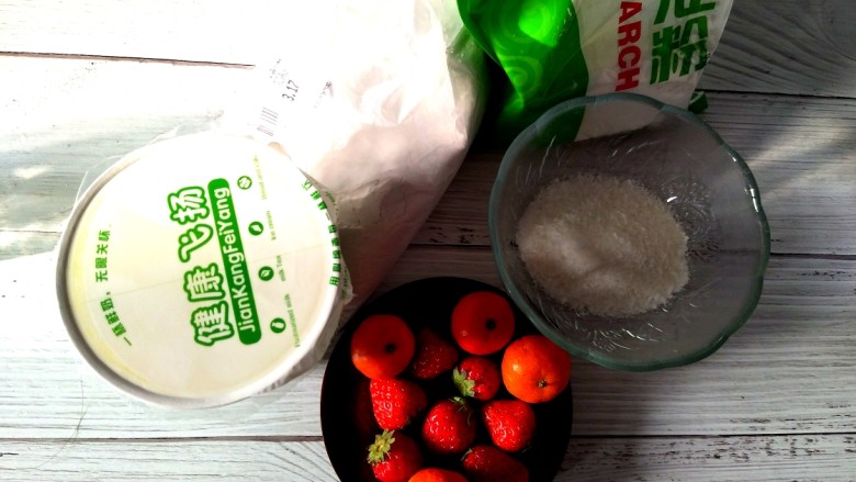 雪人⛄️的畅想~草莓🍓大福,准备食材,称重。