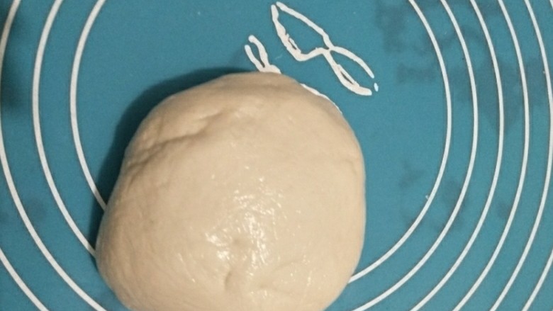 雪人⛄️的畅想~草莓🍓大福,饧发好的糯米面团,揉至松软。