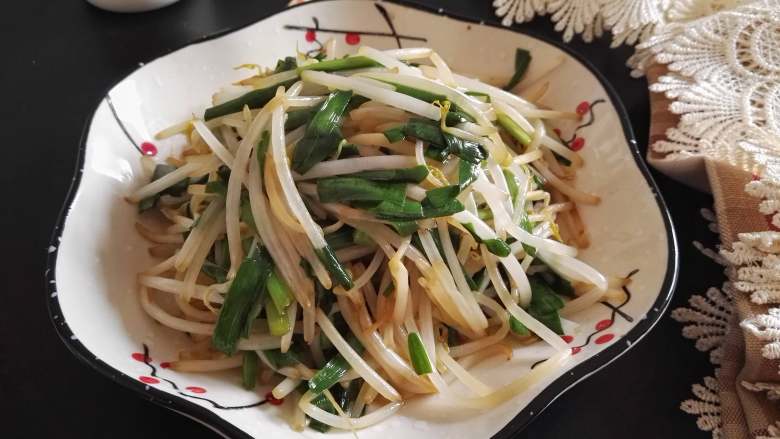 春天的味道-韭菜炒银芽,带着春天的味道,它就来到了我们餐桌上。