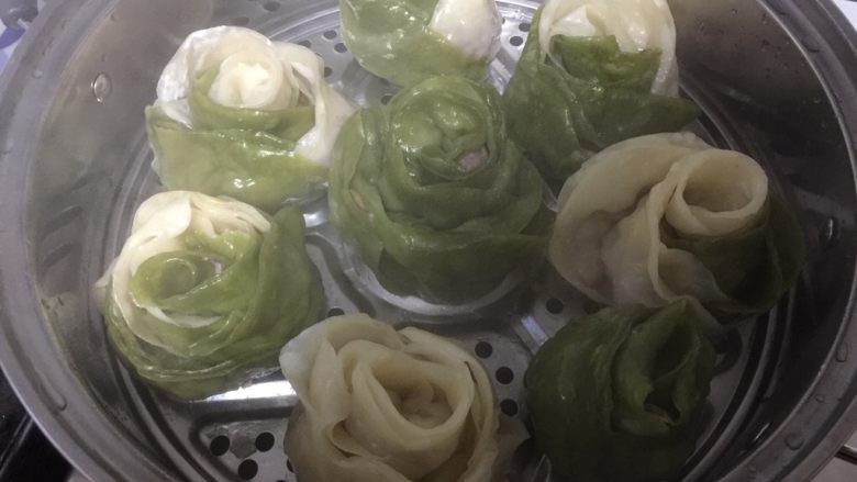玫瑰饺,下锅蒸十几分钟,就可以开吃啦。
