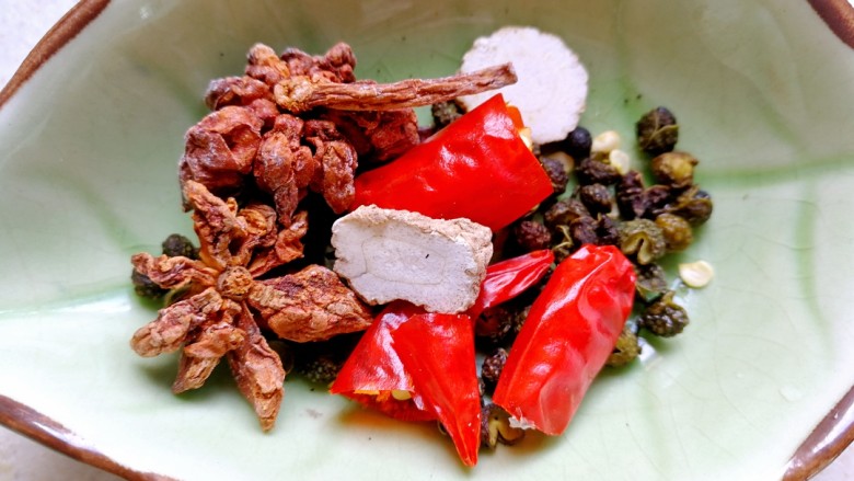 干豆角烧牛肉,喜欢吃辣的,<a style='color:red;display:inline-block;' href='/shicai/ 87193'>尖辣椒</a>多放一点